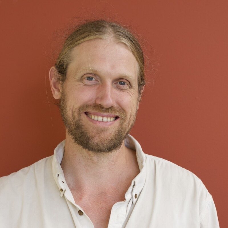 Andrew Buchan, 
Enseignant de mis en forme